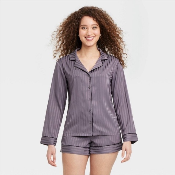 Luxury Collection Shadow
Striped Satin Notch Collar Top& Shorts Pajama Set 🆕 - Picture 1 of 10